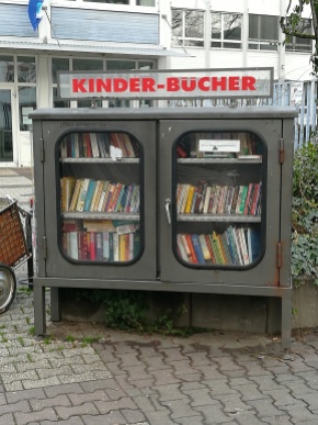 Bücherschrank, Mainz Karmeliterplatz